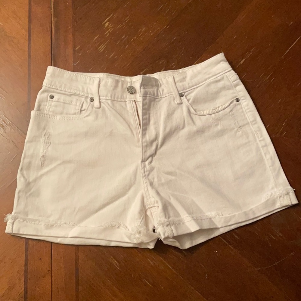 Levi High-Rise Shorts Size 6 or 28